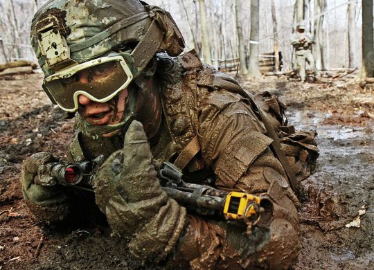 soldat_voyna_shlem_kaska_forma_39