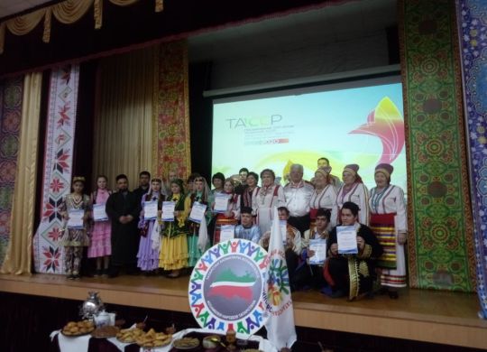 участники фестиваля и презентованные национальные блюда (2)